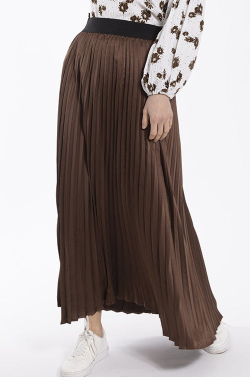 MAPLE & CLIFF Accordion Pleat Satin Maxi Skirt